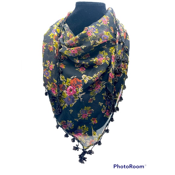 Triangle beaded flower scarf - Picture 1 of 2